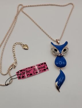 Betsey Johnson Blue Fox Pendant Necklace With Gold Tone Chain 28" Length